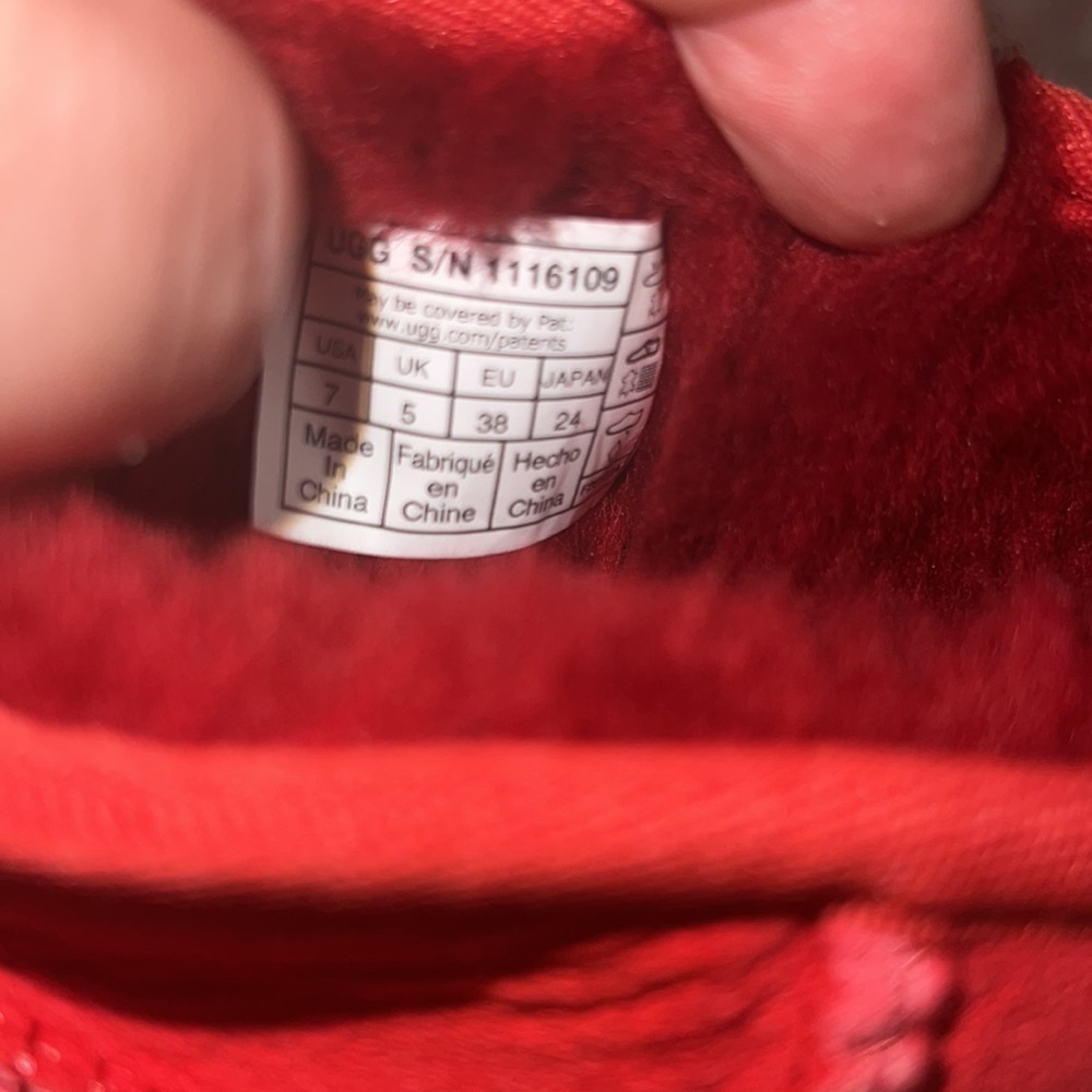 Ugg - Picture 4 of 6